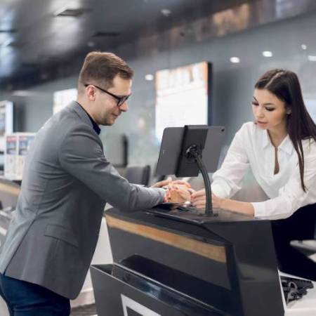 Supporto da tavolo o parete per tablet - TOUGH WALL/TABLE - da 7" a 13" - ruotabile di 360° - Durable