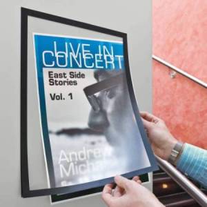 Cornice espositiva... 2