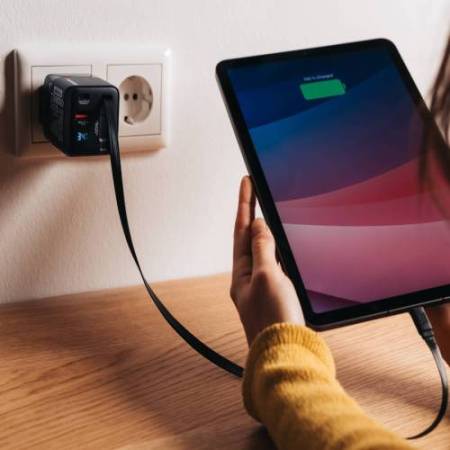 Caricabatterie - da muro - GaN - 65W - 2 porte - con cavo retrattile -Verbatim