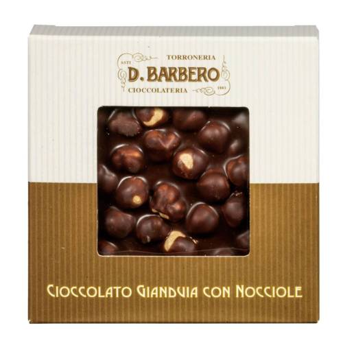 Tavoletta di cioccolato con nocciole...