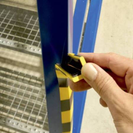 Profilo paracolpi C20 - magnetico - per superfici angolari - forma squadrata - giallo/nero - 1 m - Durable